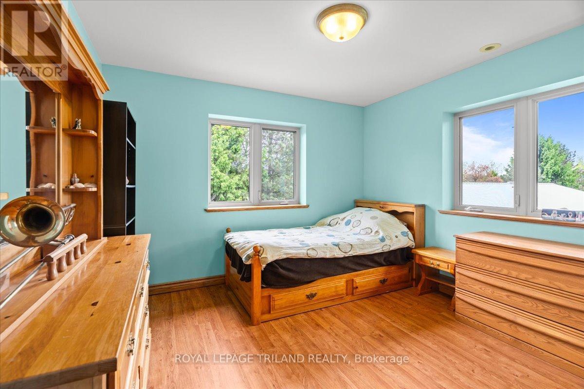 












3115 NAPPERTON DRIVE

,
Adelaide Metcalfe,




Ontario
N7G3H8

