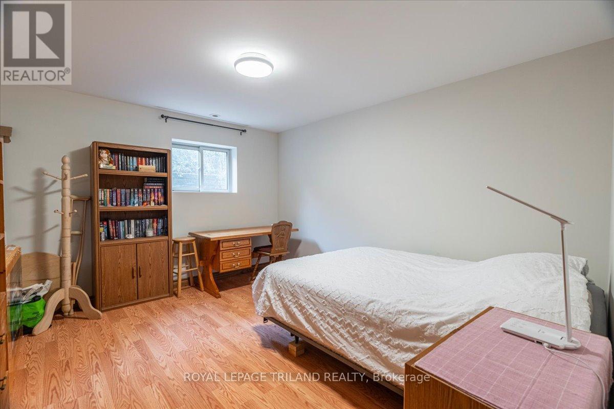 












3115 NAPPERTON DRIVE

,
Adelaide Metcalfe,




Ontario
N7G3H8

