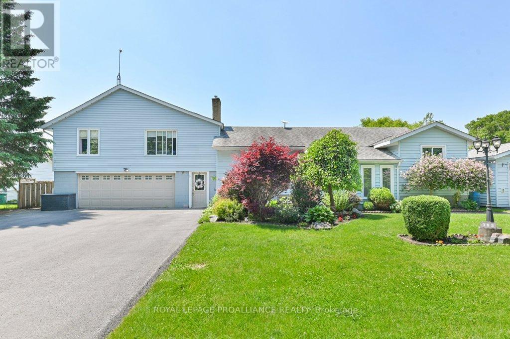 












105 A&B BERNARD LONG ROAD

,
Quinte West (Trenton Ward),




Ontario
K8V5P6

