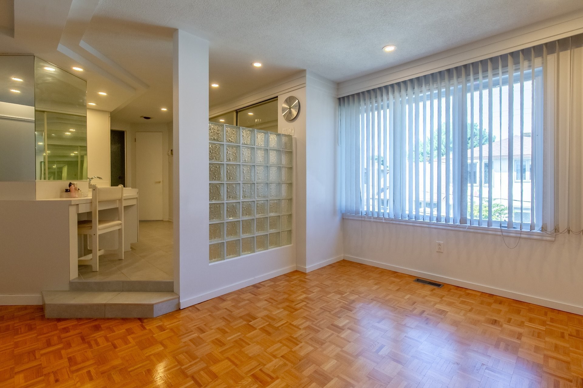 









1620


Crois. Rousseau

,
Brossard,




QC
J4X1S7

