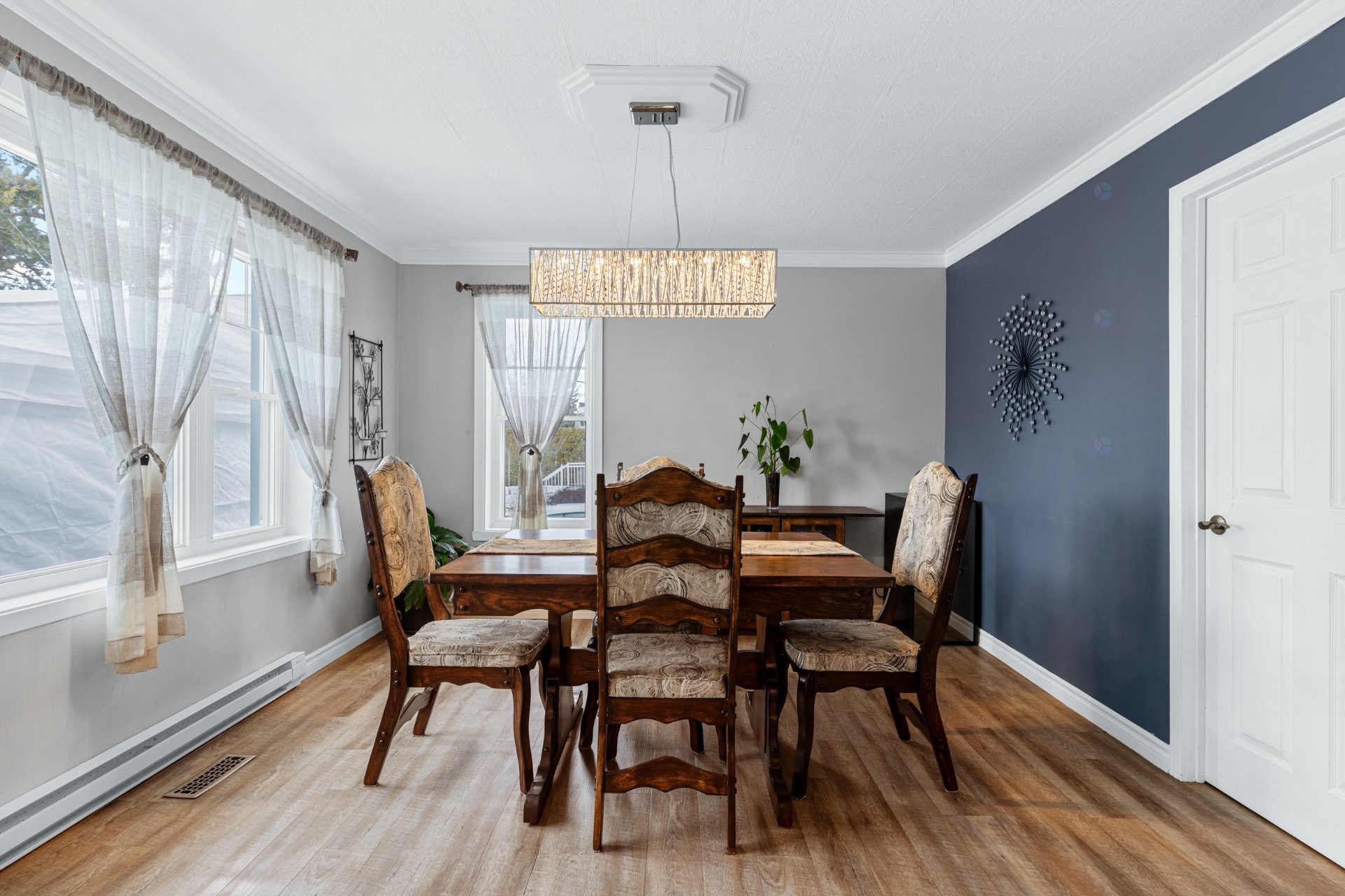 









1536


Rue Lemieux

,
Saint-Jean-sur-Richelieu,




QC
J2W2B9

