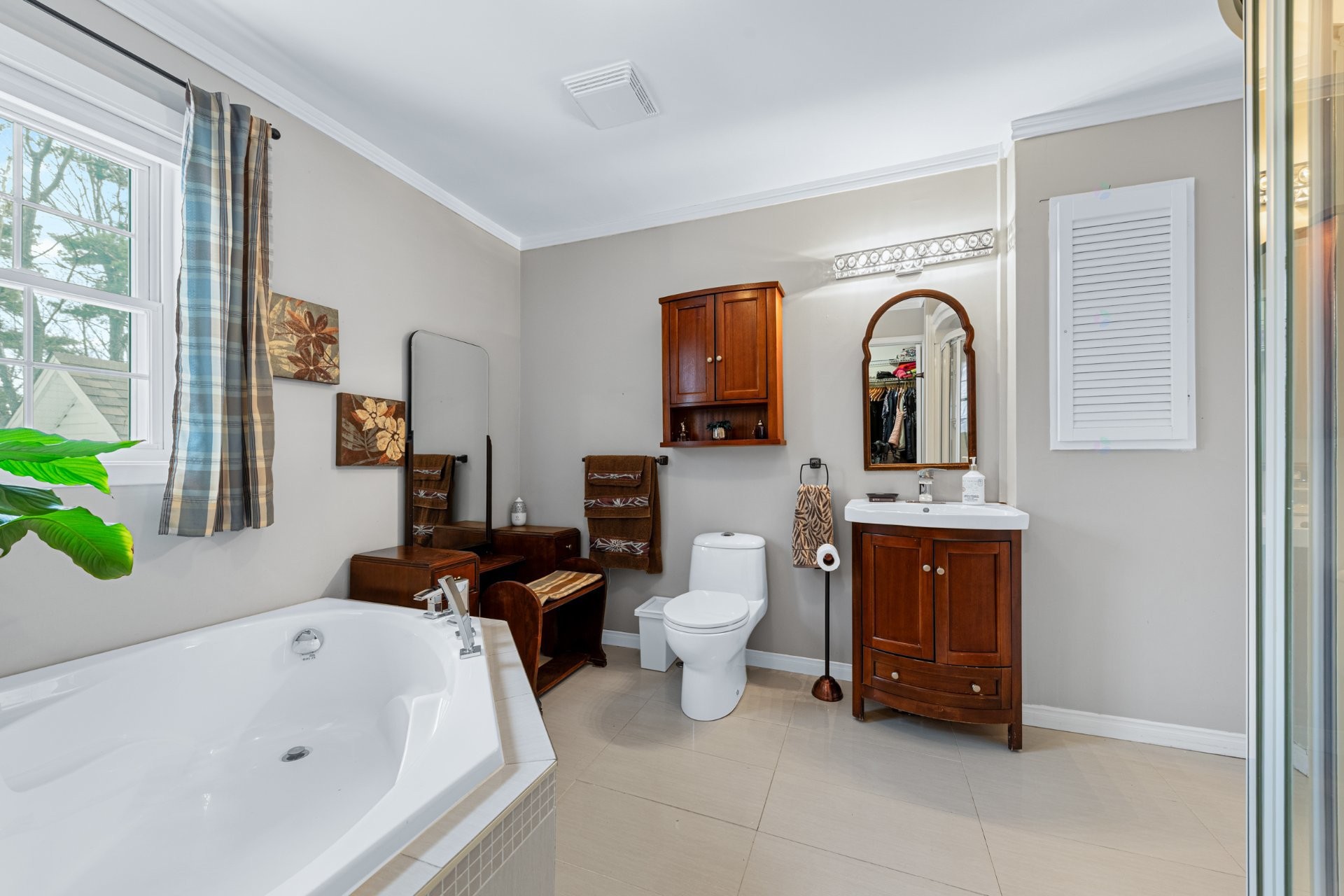 









1536


Rue Lemieux

,
Saint-Jean-sur-Richelieu,




QC
J2W2B9

