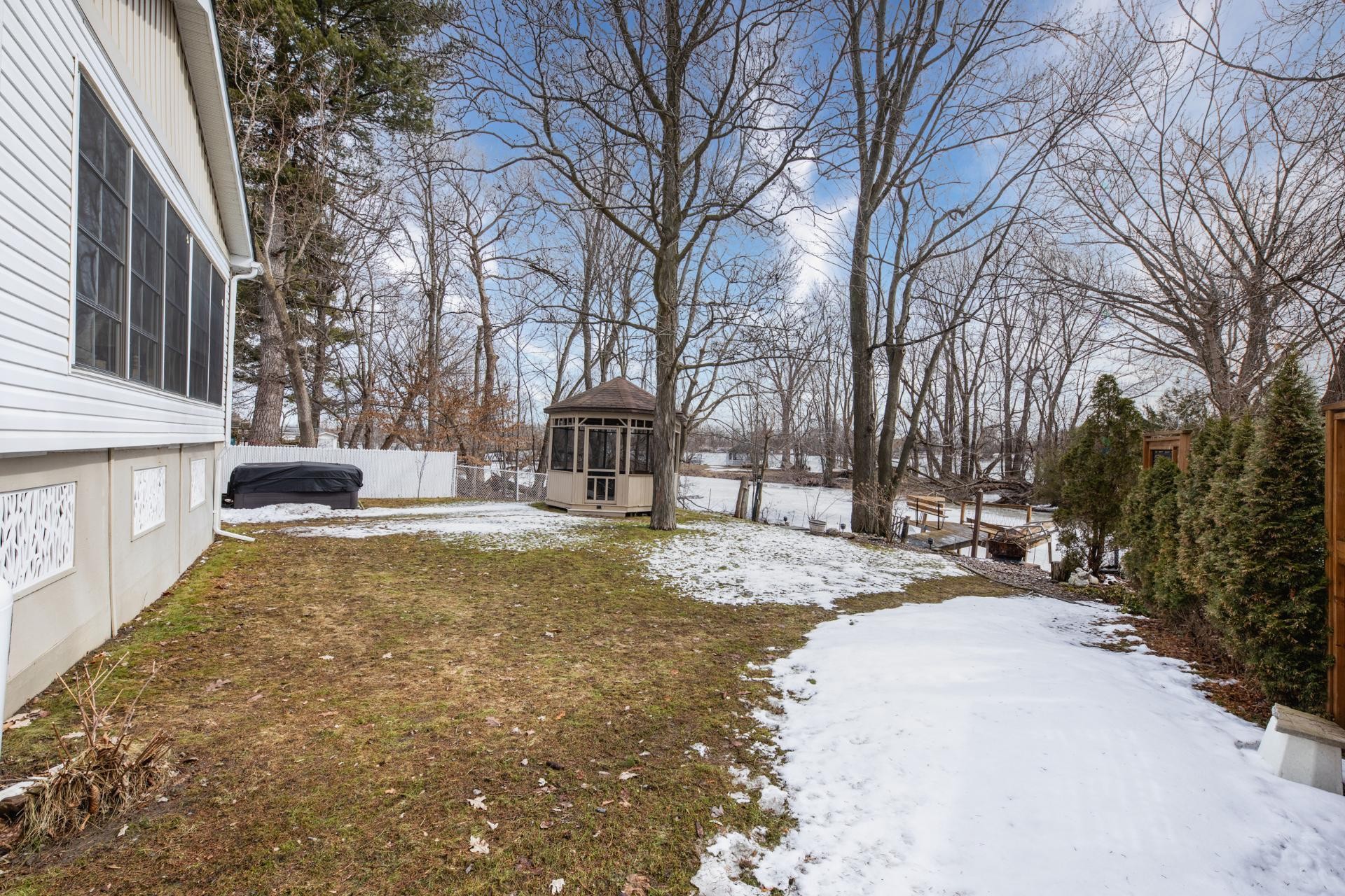 









1536


Rue Lemieux

,
Saint-Jean-sur-Richelieu,




QC
J2W2B9

