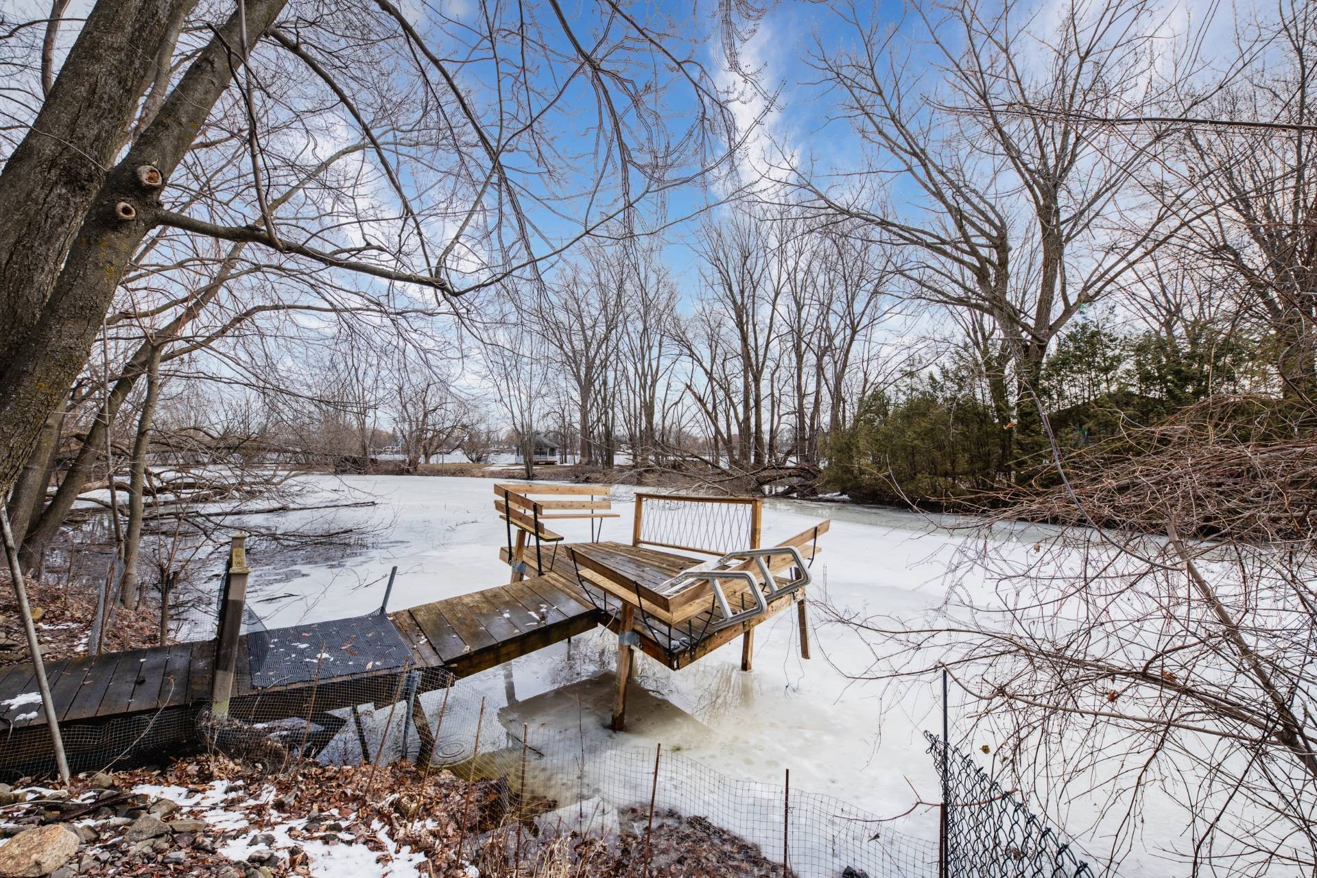 









1536


Rue Lemieux

,
Saint-Jean-sur-Richelieu,




QC
J2W2B9

