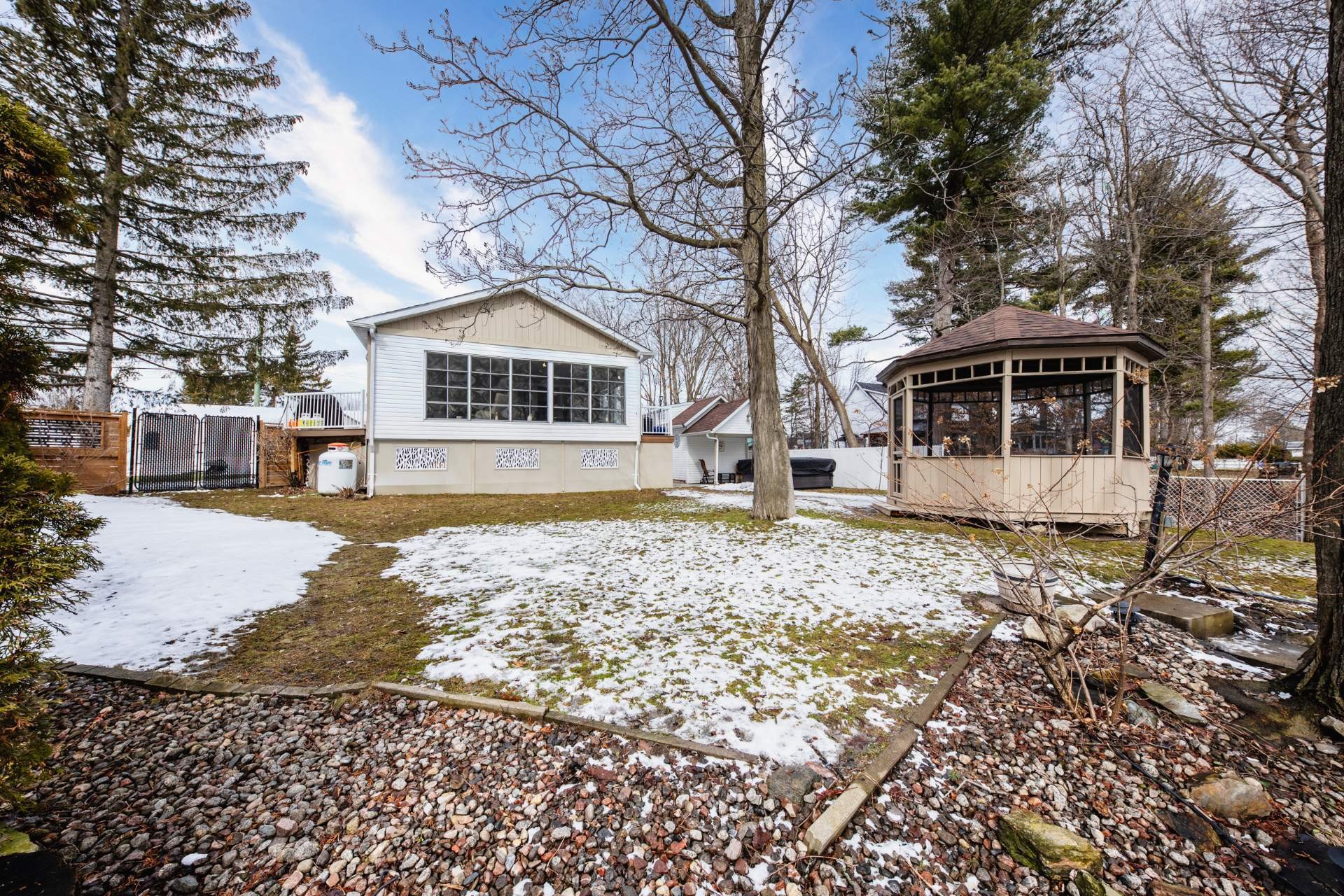 









1536


Rue Lemieux

,
Saint-Jean-sur-Richelieu,




QC
J2W2B9

