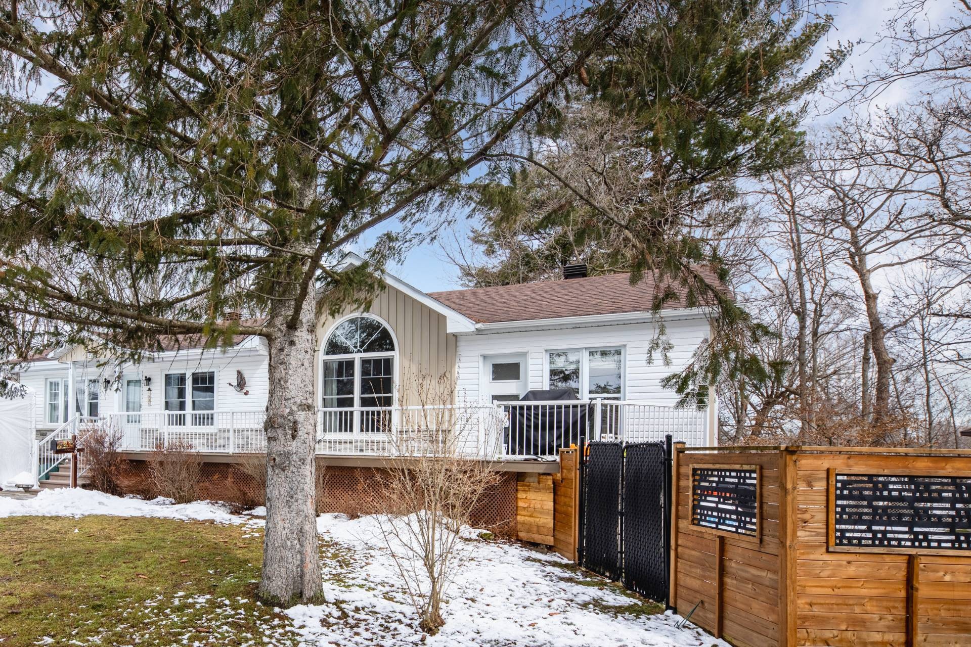 









1536


Rue Lemieux

,
Saint-Jean-sur-Richelieu,




QC
J2W2B9

