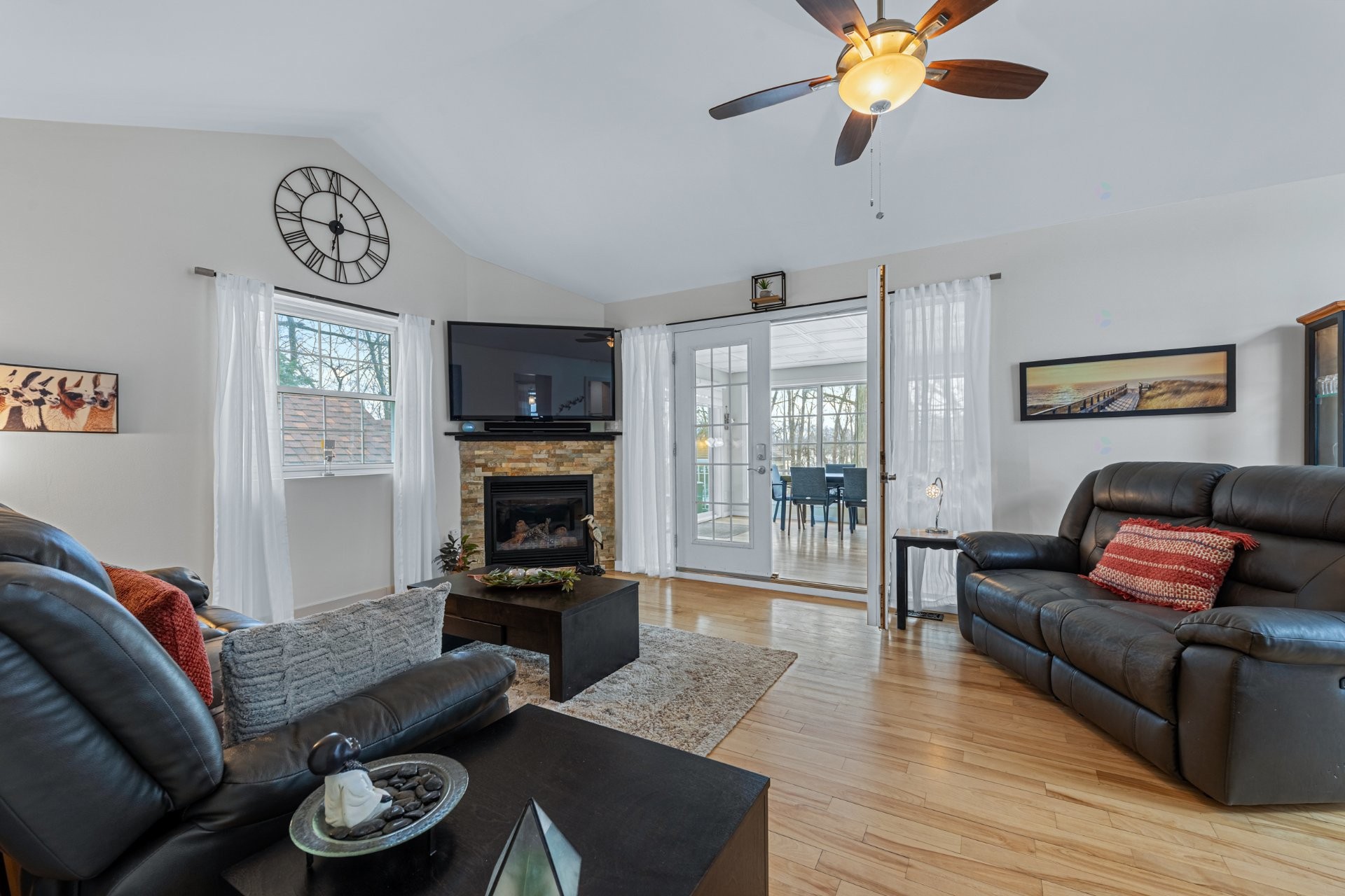 









1536


Rue Lemieux

,
Saint-Jean-sur-Richelieu,




QC
J2W2B9

