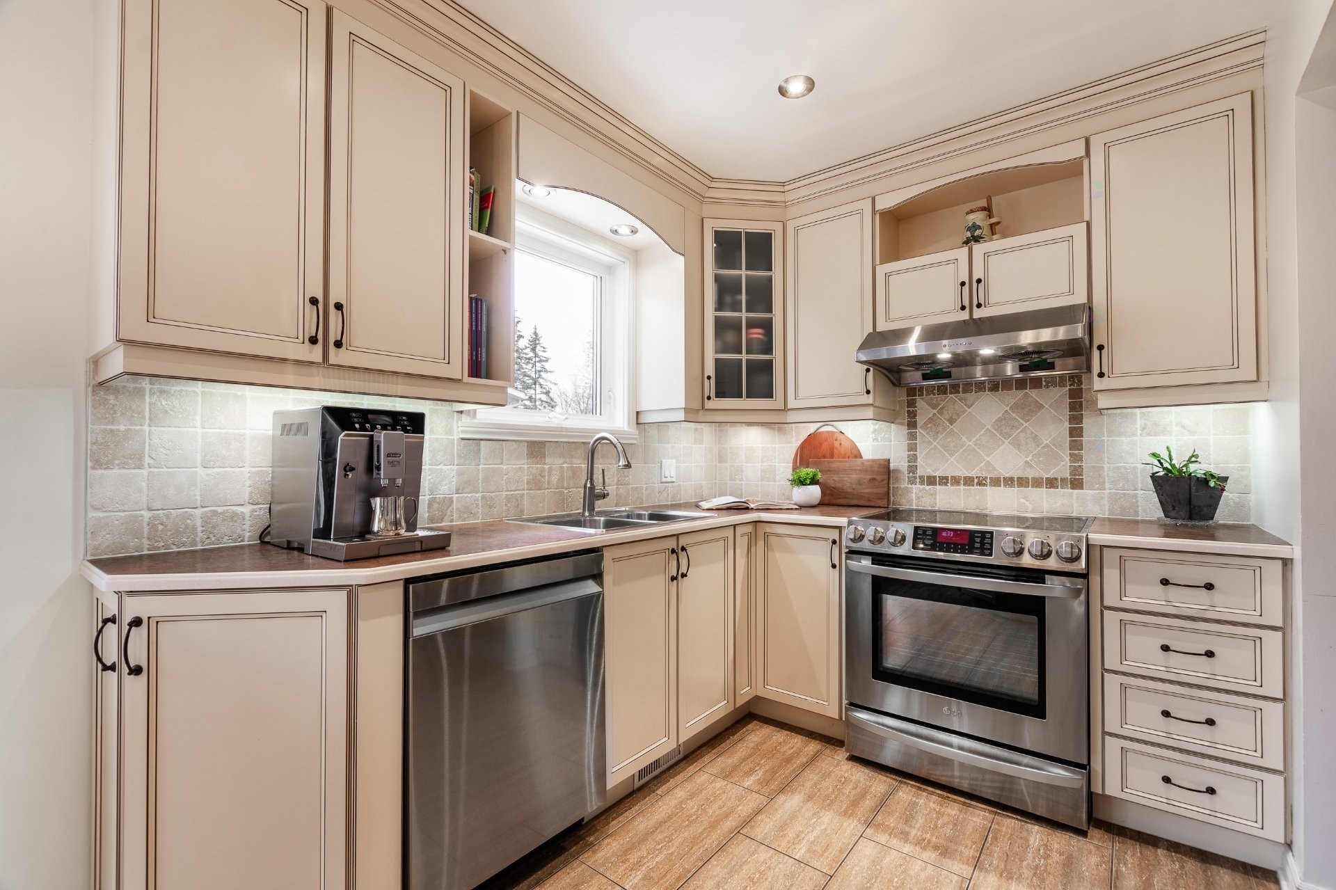 









161


Rue Townshend

,
Saint-Bruno-de-Montarville,




QC
J3V1K7

