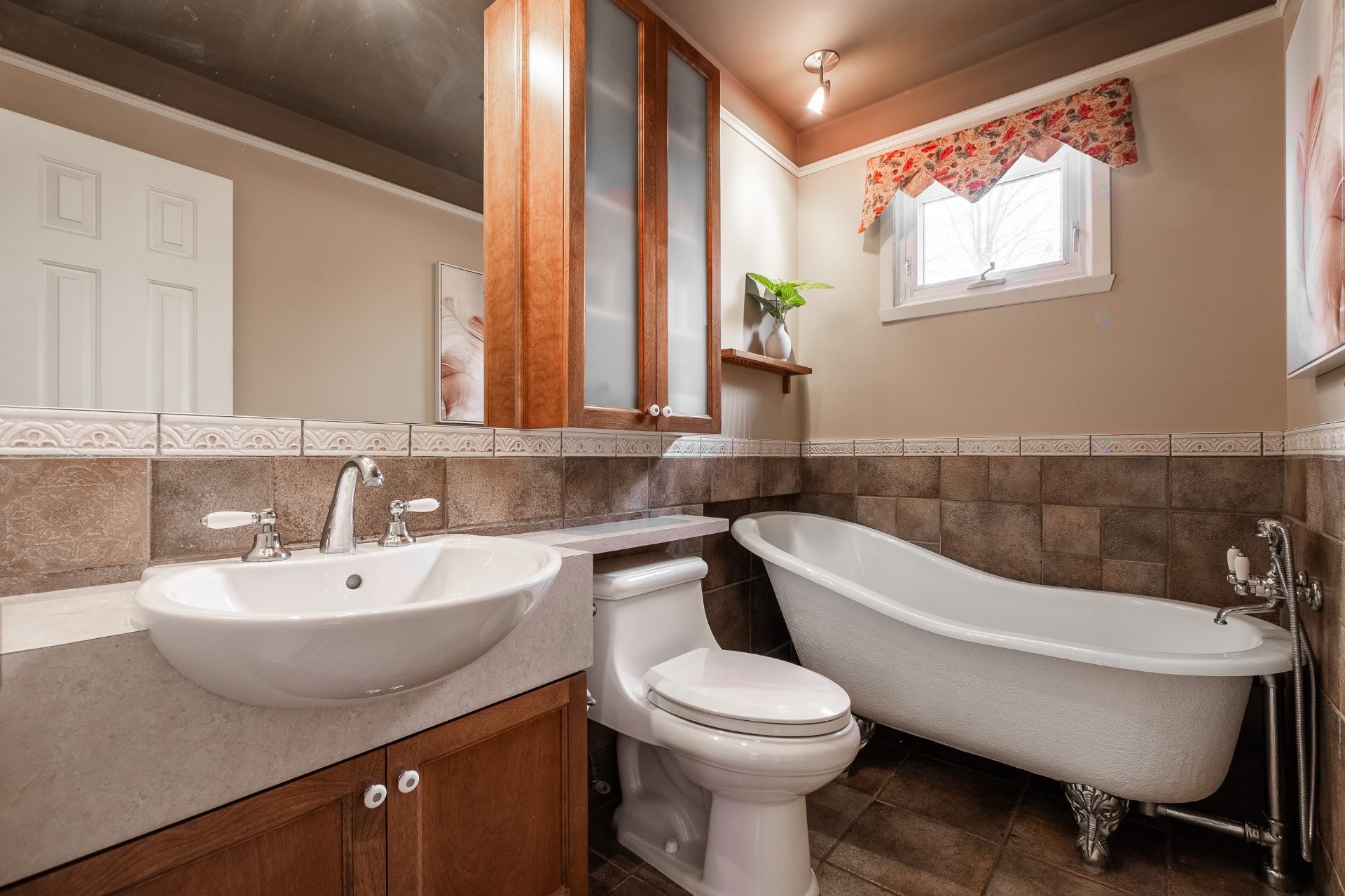









161


Rue Townshend

,
Saint-Bruno-de-Montarville,




QC
J3V1K7

