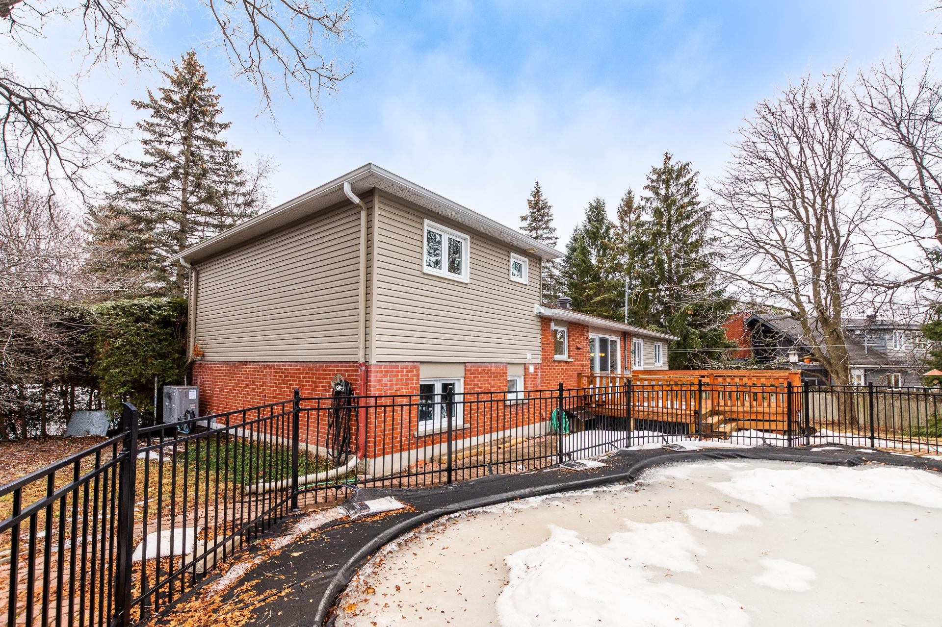









161


Rue Townshend

,
Saint-Bruno-de-Montarville,




QC
J3V1K7

