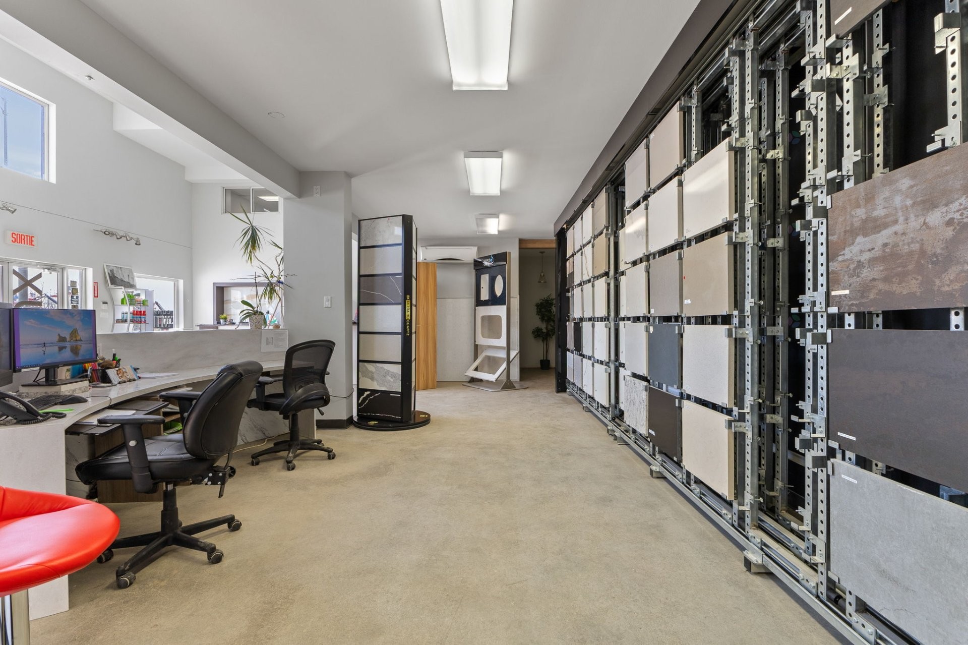 









183


Boul. de l'Aéroport

,
Gatineau (Gatineau),




QC
J8R3X2

