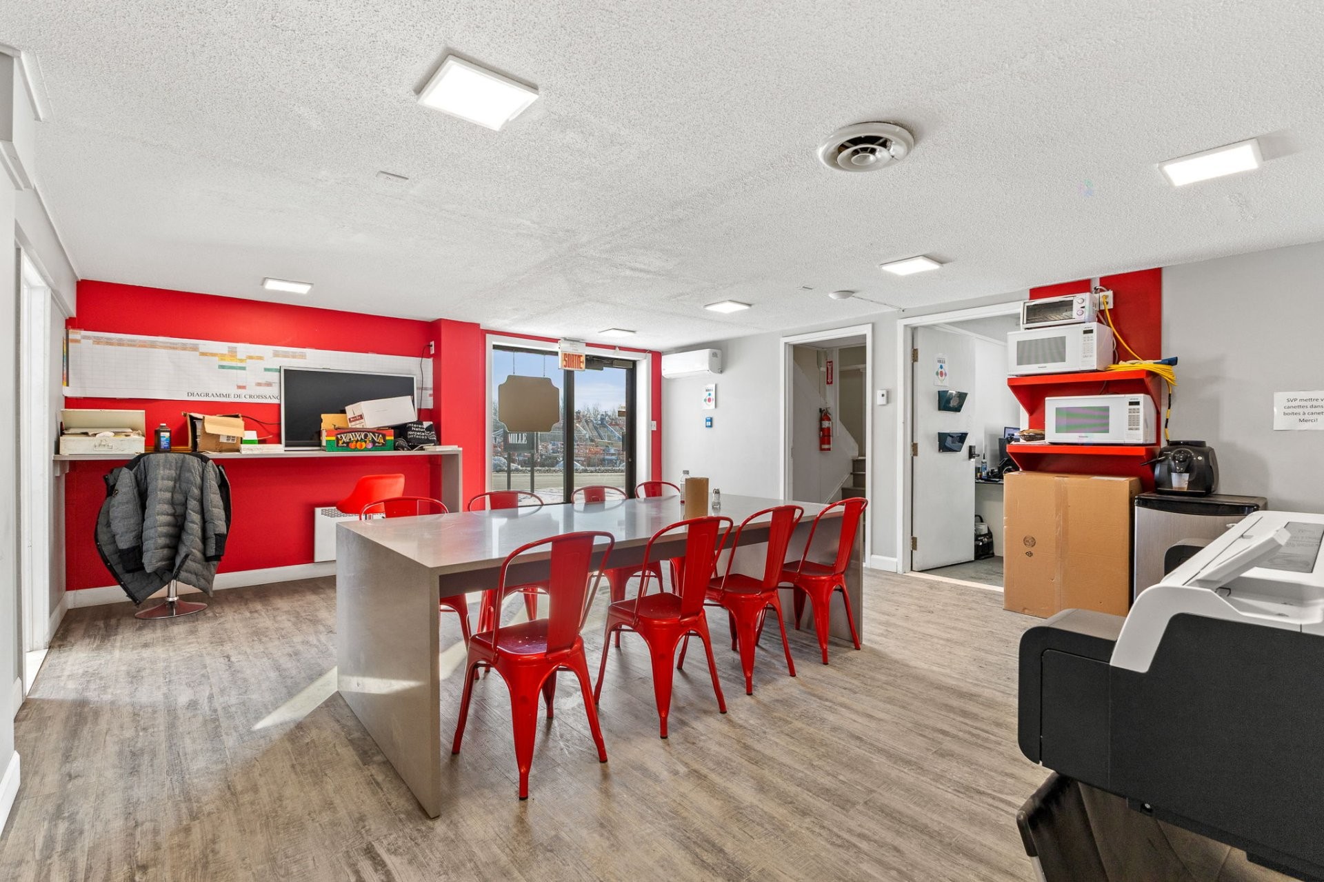 









183


Boul. de l'Aéroport

,
Gatineau (Gatineau),




QC
J8R3X2

