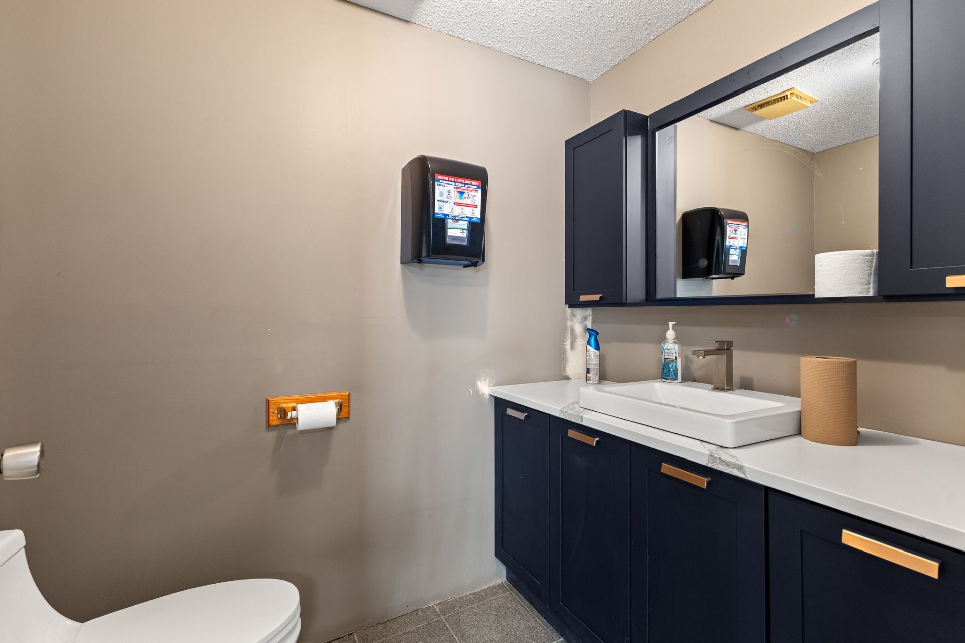 









183


Boul. de l'Aéroport

,
Gatineau (Gatineau),




QC
J8R3X2

