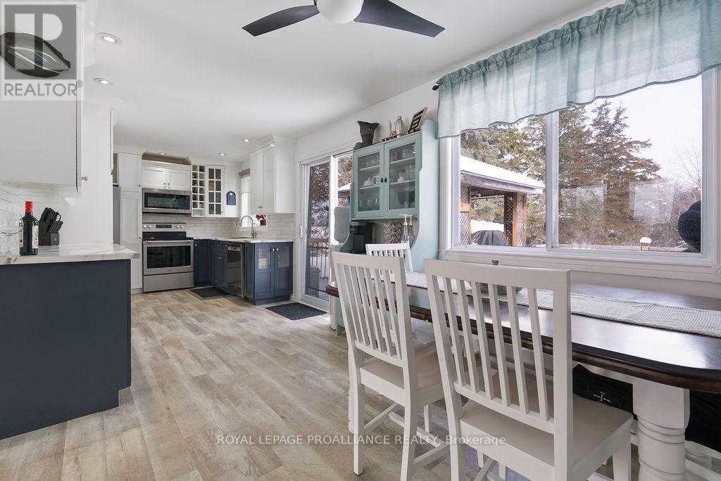 












202 HUNTINGWOOD DRIVE

,
Quinte West (Sidney Ward),




Ontario
K8N4Z5

