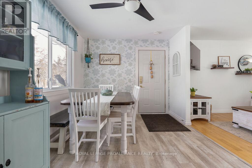 












202 HUNTINGWOOD DRIVE

,
Quinte West (Sidney Ward),




Ontario
K8N4Z5

