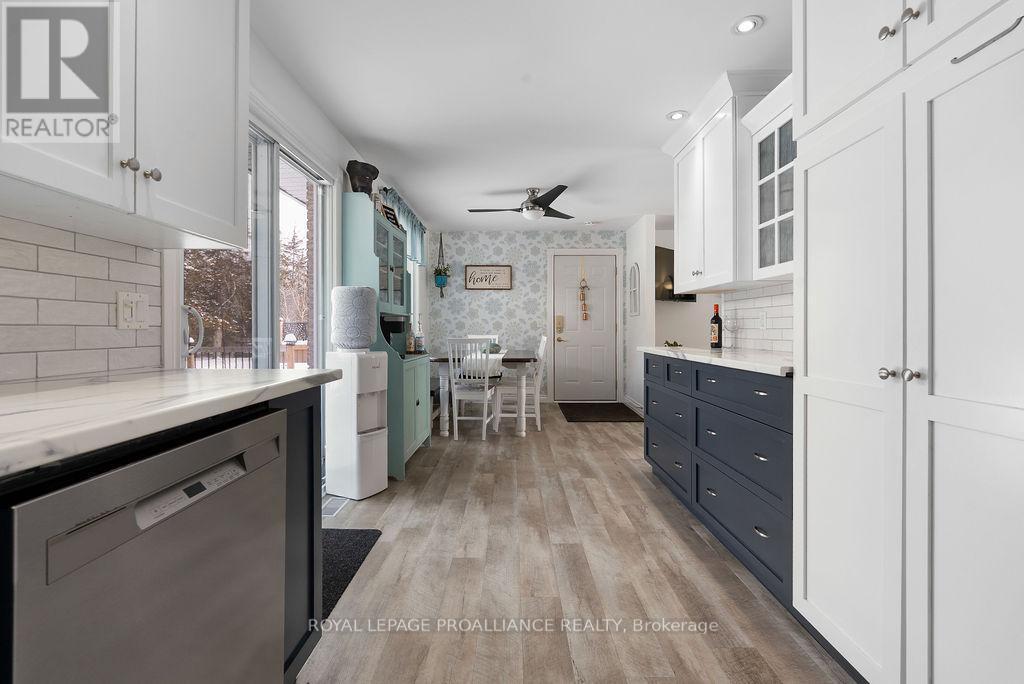 












202 HUNTINGWOOD DRIVE

,
Quinte West (Sidney Ward),




Ontario
K8N4Z5

