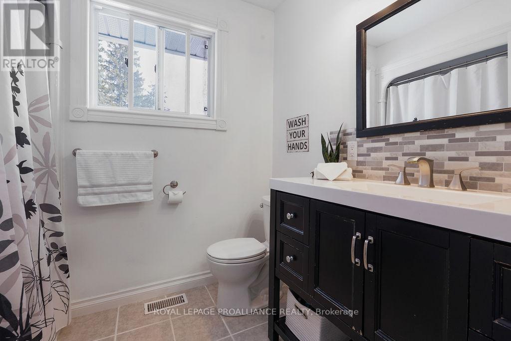












202 HUNTINGWOOD DRIVE

,
Quinte West (Sidney Ward),




Ontario
K8N4Z5

