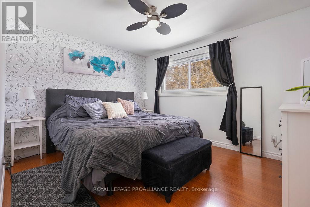 












202 HUNTINGWOOD DRIVE

,
Quinte West (Sidney Ward),




Ontario
K8N4Z5

