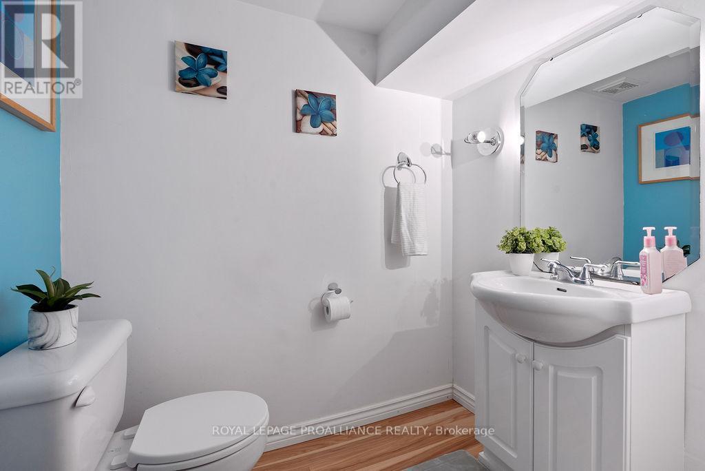 












202 HUNTINGWOOD DRIVE

,
Quinte West (Sidney Ward),




Ontario
K8N4Z5

