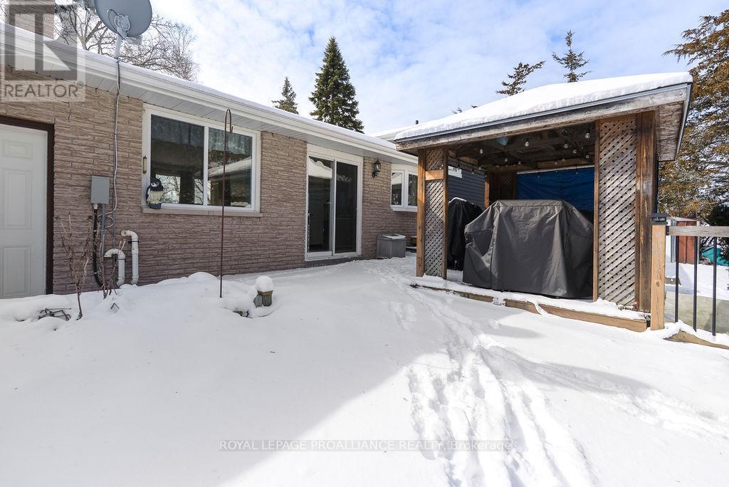 












202 HUNTINGWOOD DRIVE

,
Quinte West (Sidney Ward),




Ontario
K8N4Z5

