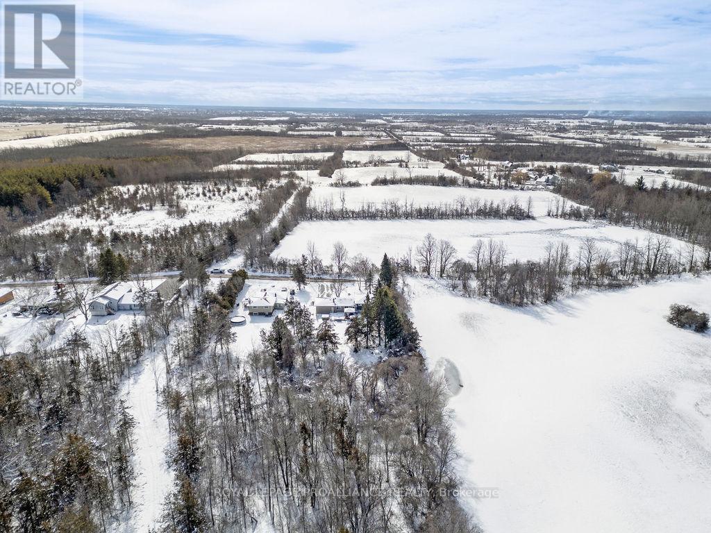 












202 HUNTINGWOOD DRIVE

,
Quinte West (Sidney Ward),




Ontario
K8N4Z5

