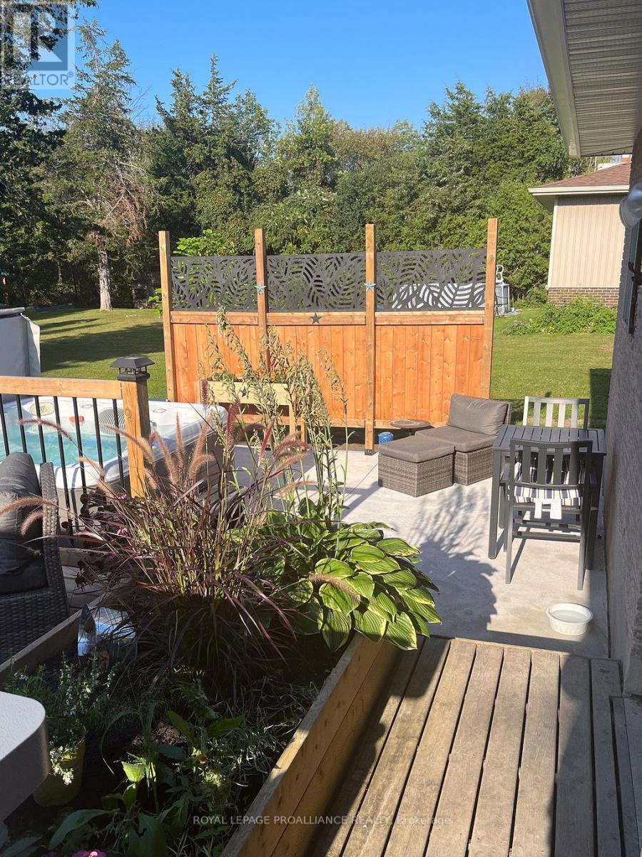 












202 HUNTINGWOOD DRIVE

,
Quinte West (Sidney Ward),




Ontario
K8N4Z5

