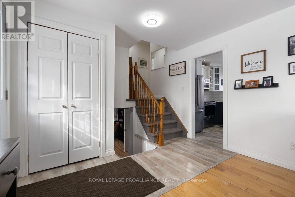 












202 HUNTINGWOOD DRIVE

,
Quinte West (Sidney Ward),




Ontario
K8N4Z5

