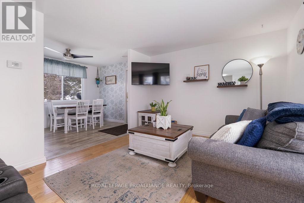 












202 HUNTINGWOOD DRIVE

,
Quinte West (Sidney Ward),




Ontario
K8N4Z5

