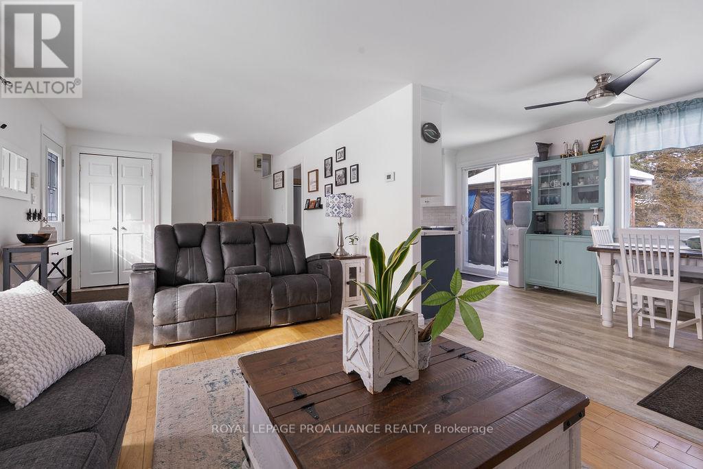 












202 HUNTINGWOOD DRIVE

,
Quinte West (Sidney Ward),




Ontario
K8N4Z5

