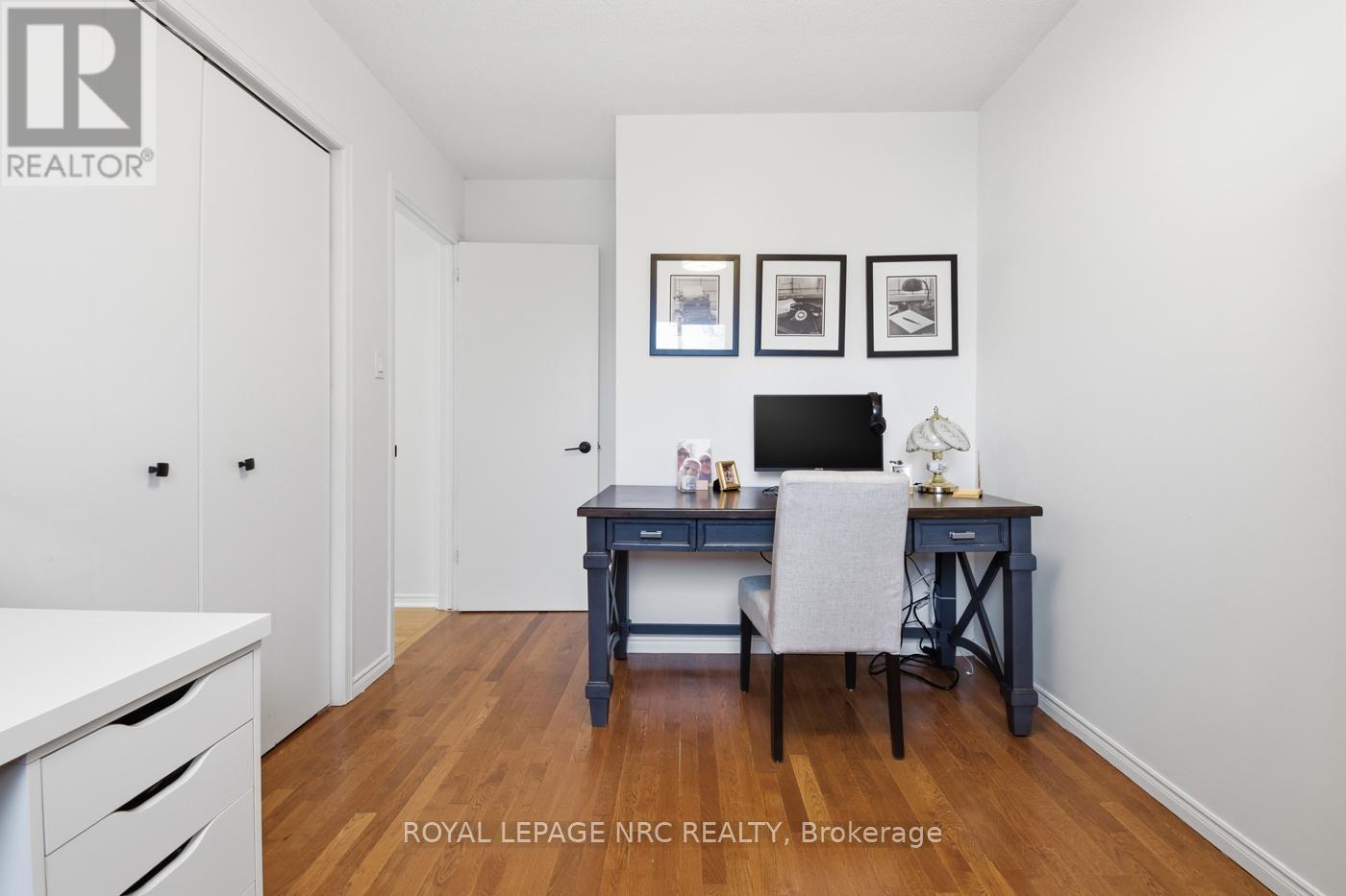 












15 HICKORY COURT

,
Welland (N. Welland),




Ontario
L3C6S9

