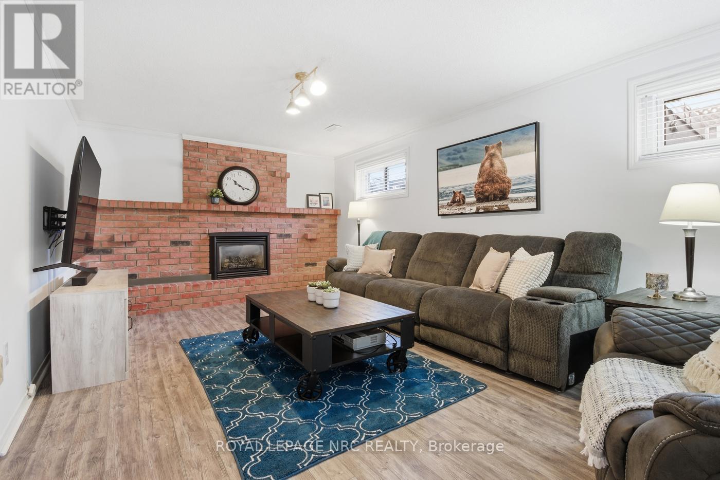 












15 HICKORY COURT

,
Welland (N. Welland),




Ontario
L3C6S9

