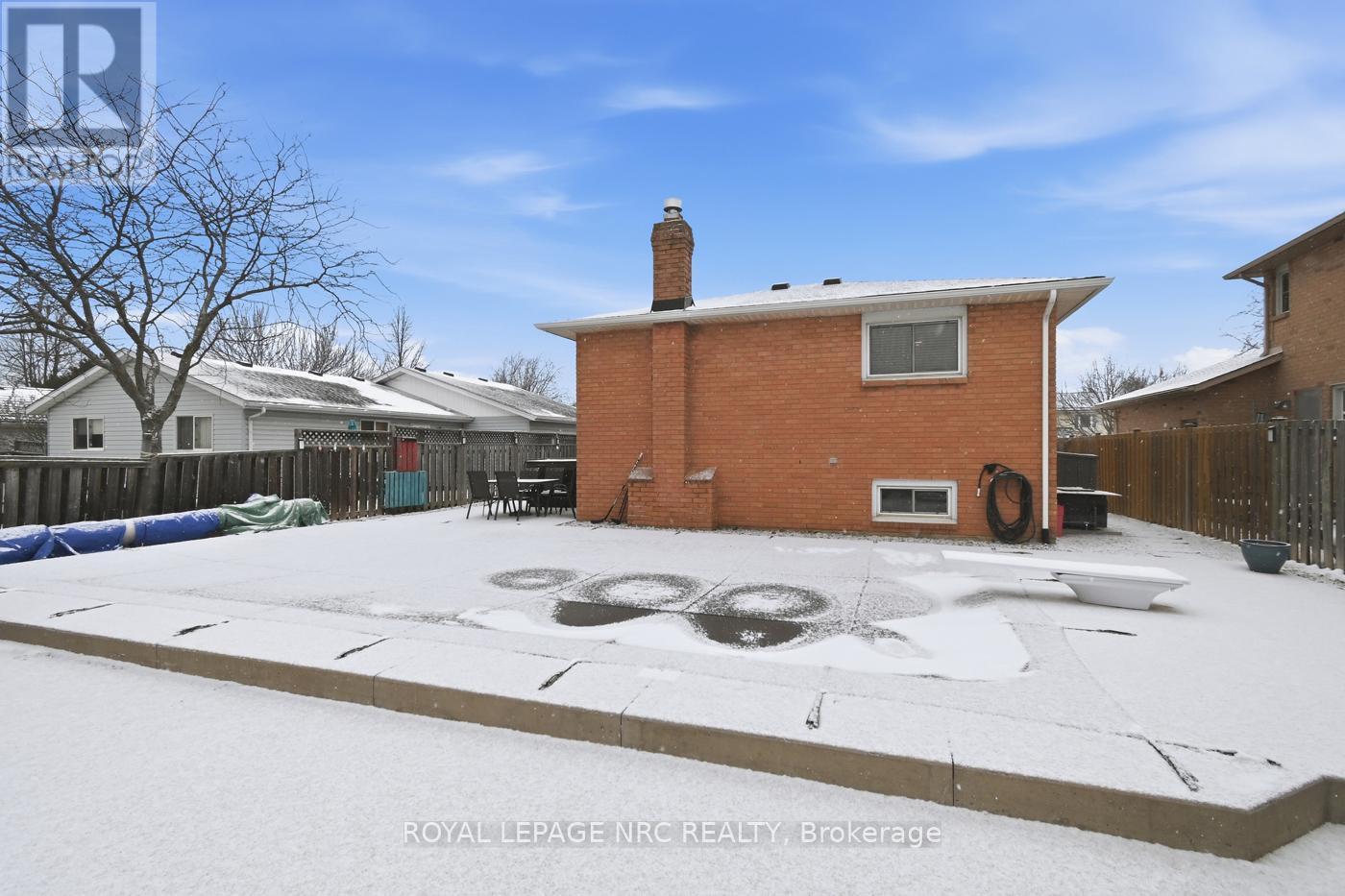 












15 HICKORY COURT

,
Welland (N. Welland),




Ontario
L3C6S9

