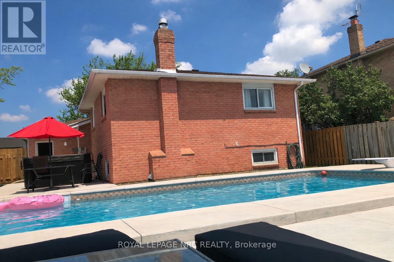 












15 HICKORY COURT

,
Welland (N. Welland),




Ontario
L3C6S9

