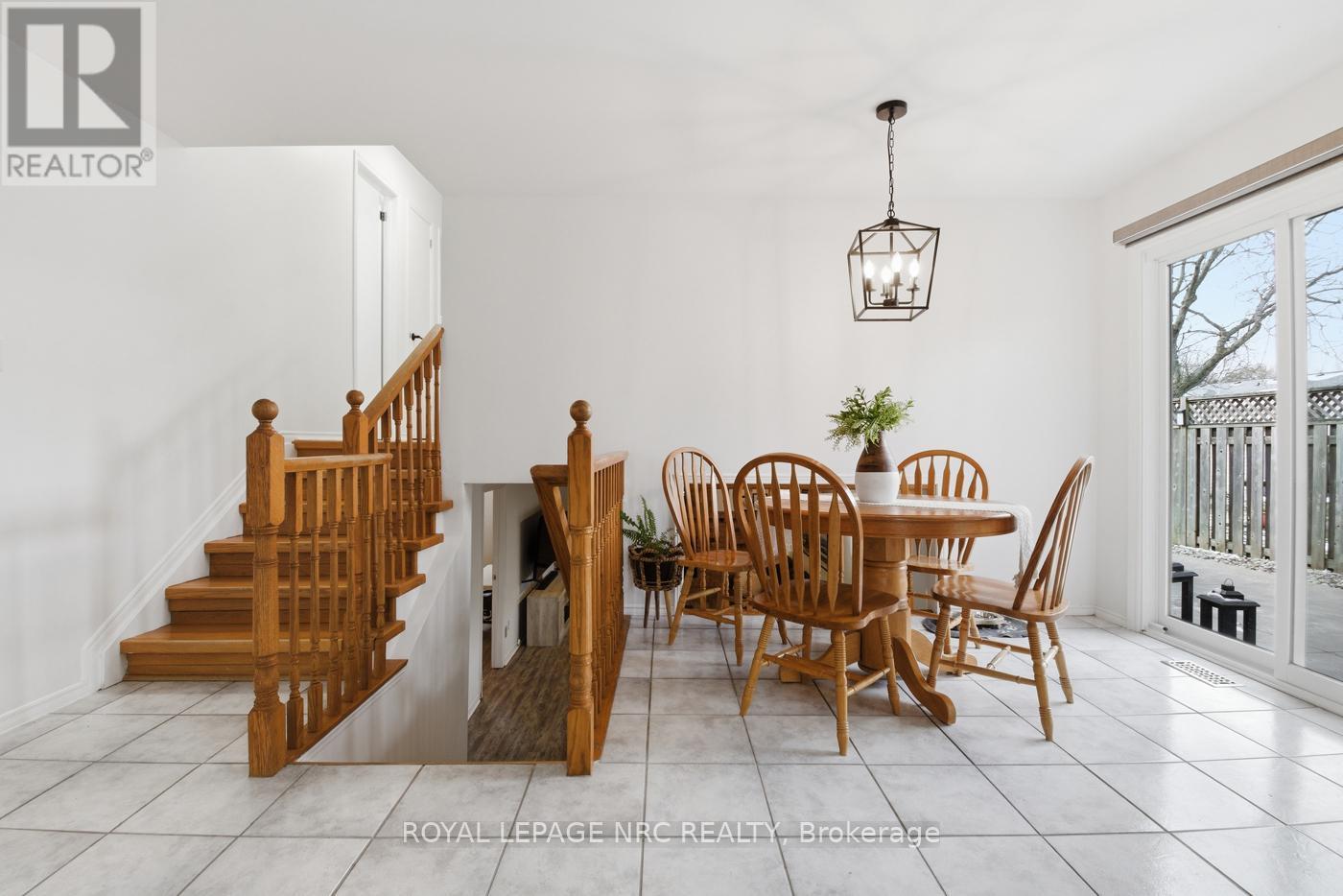 












15 HICKORY COURT

,
Welland (N. Welland),




Ontario
L3C6S9

