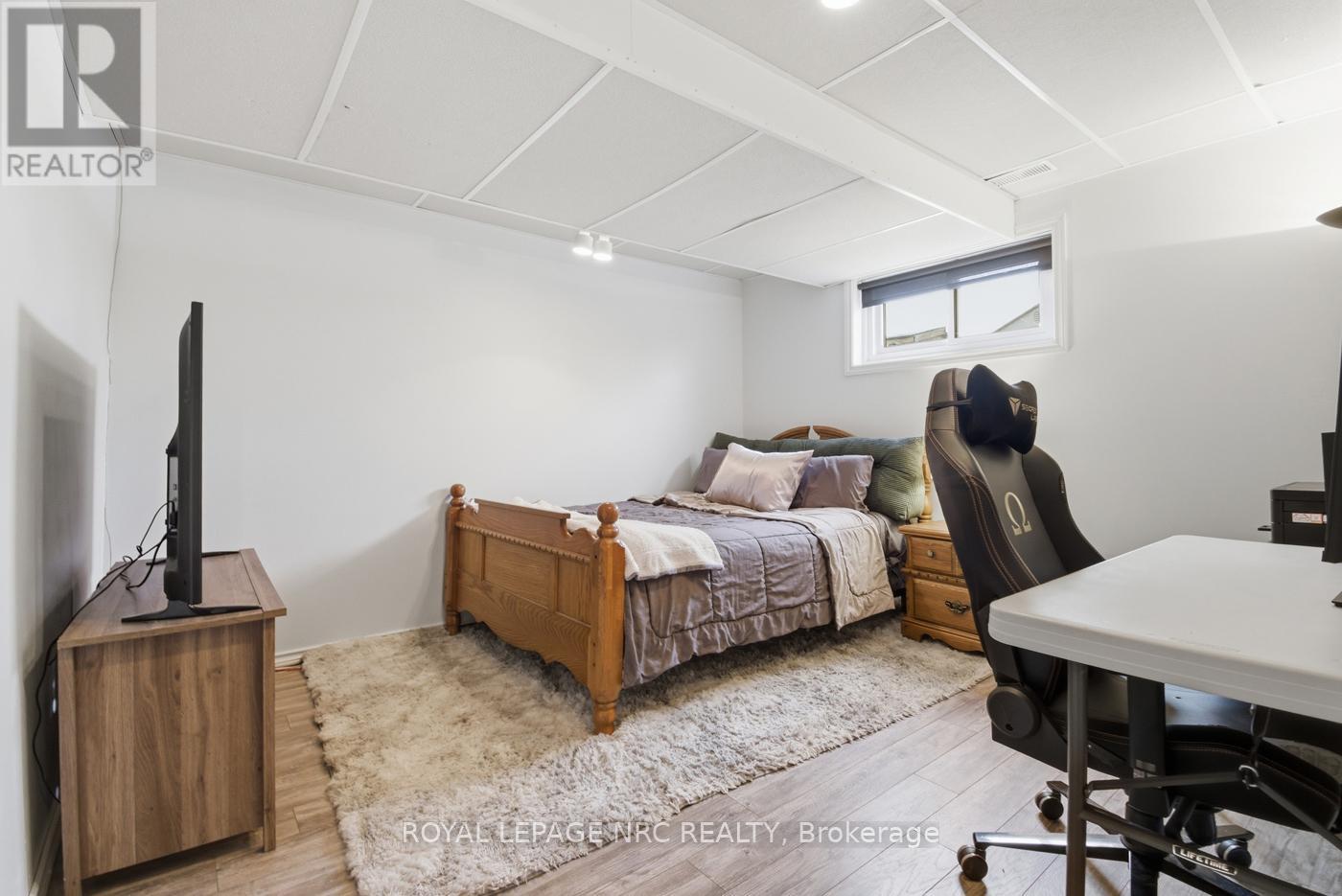 












15 HICKORY COURT

,
Welland (N. Welland),




Ontario
L3C6S9

