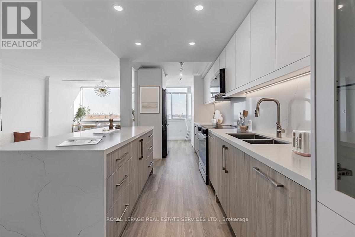 












706 - 3000 BATHURST STREET

,
Toronto,




Ontario
M6B3B4

