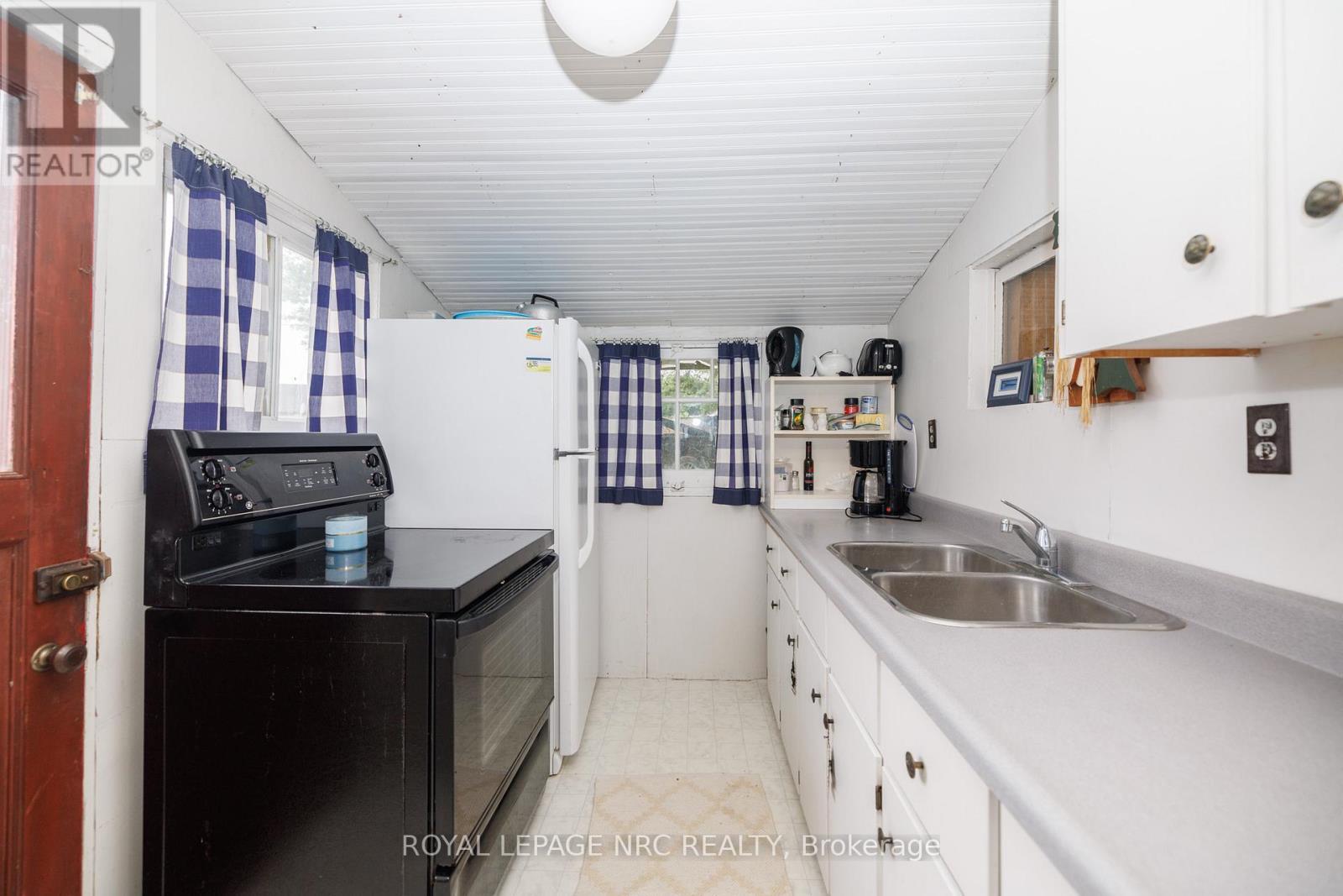 












6 FIRELANE 14D ROAD

,
Niagara-on-the-Lake (Lakeshore),




Ontario
L0S1J0

