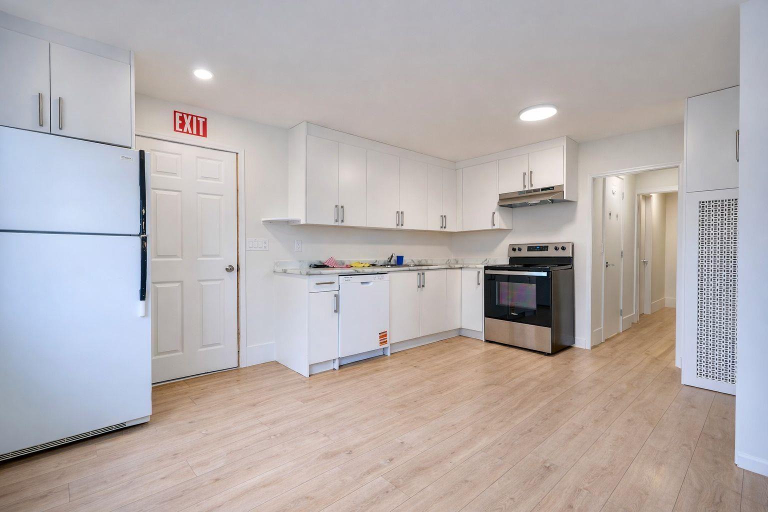 












16952 40 AVENUE

,
Surrey,




British Columbia
V3Z1C8

