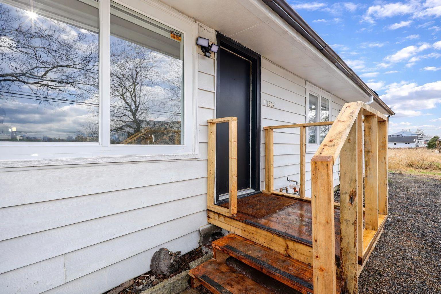 












16952 40 AVENUE

,
Surrey,




British Columbia
V3Z1C8

