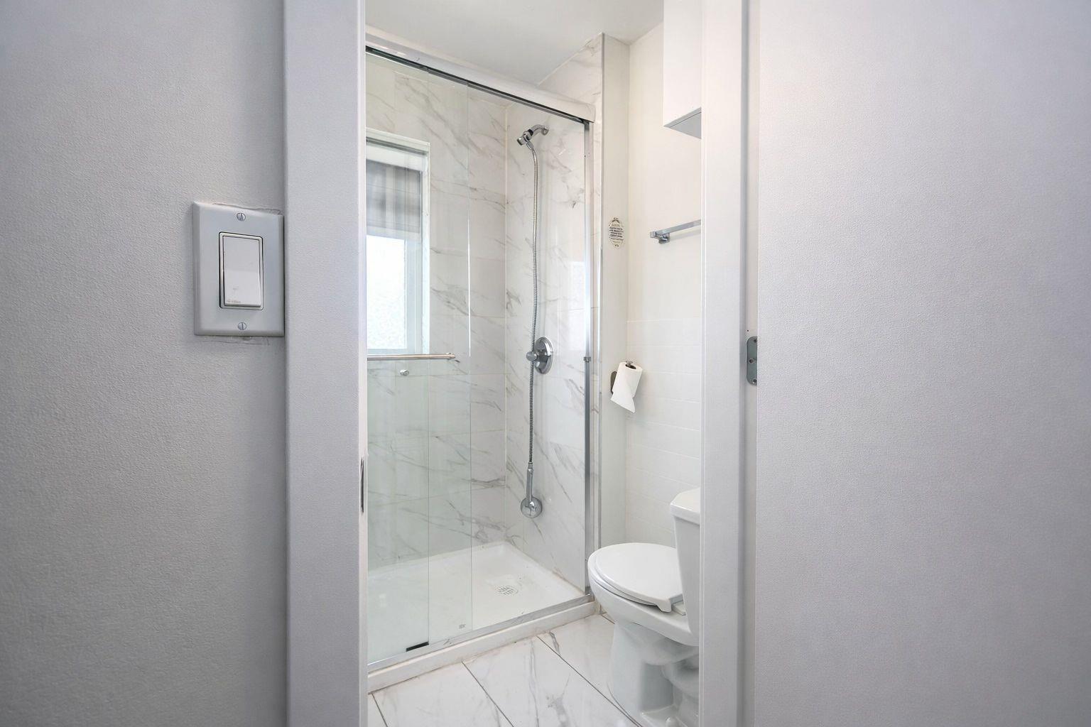 












16952 40 AVENUE

,
Surrey,




British Columbia
V3Z1C8

