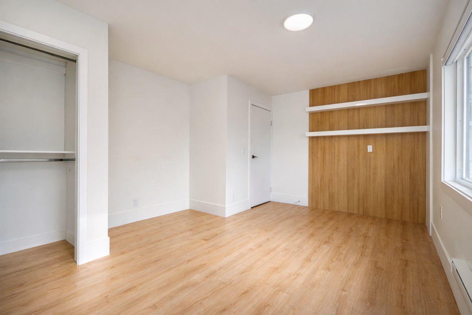 












16952 40 AVENUE

,
Surrey,




British Columbia
V3Z1C8

