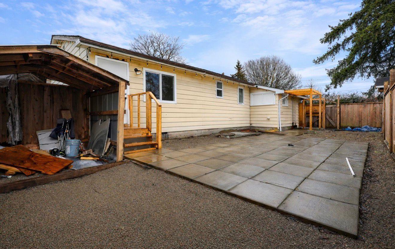 












16952 40 AVENUE

,
Surrey,




British Columbia
V3Z1C8

