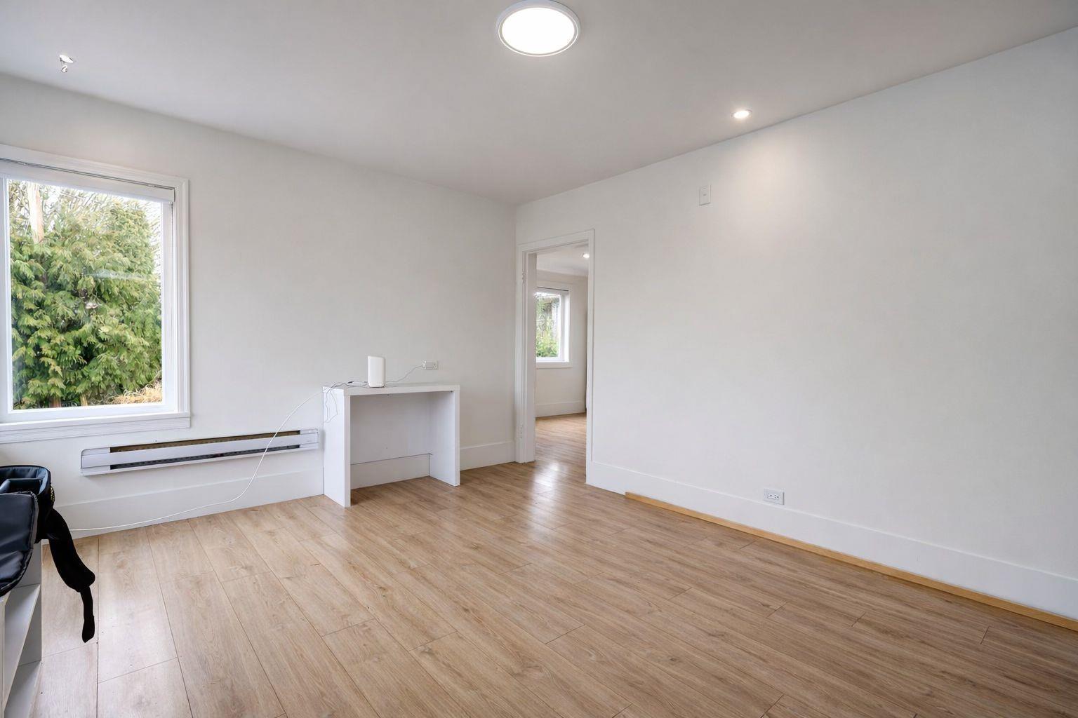 












16952 40 AVENUE

,
Surrey,




British Columbia
V3Z1C8

