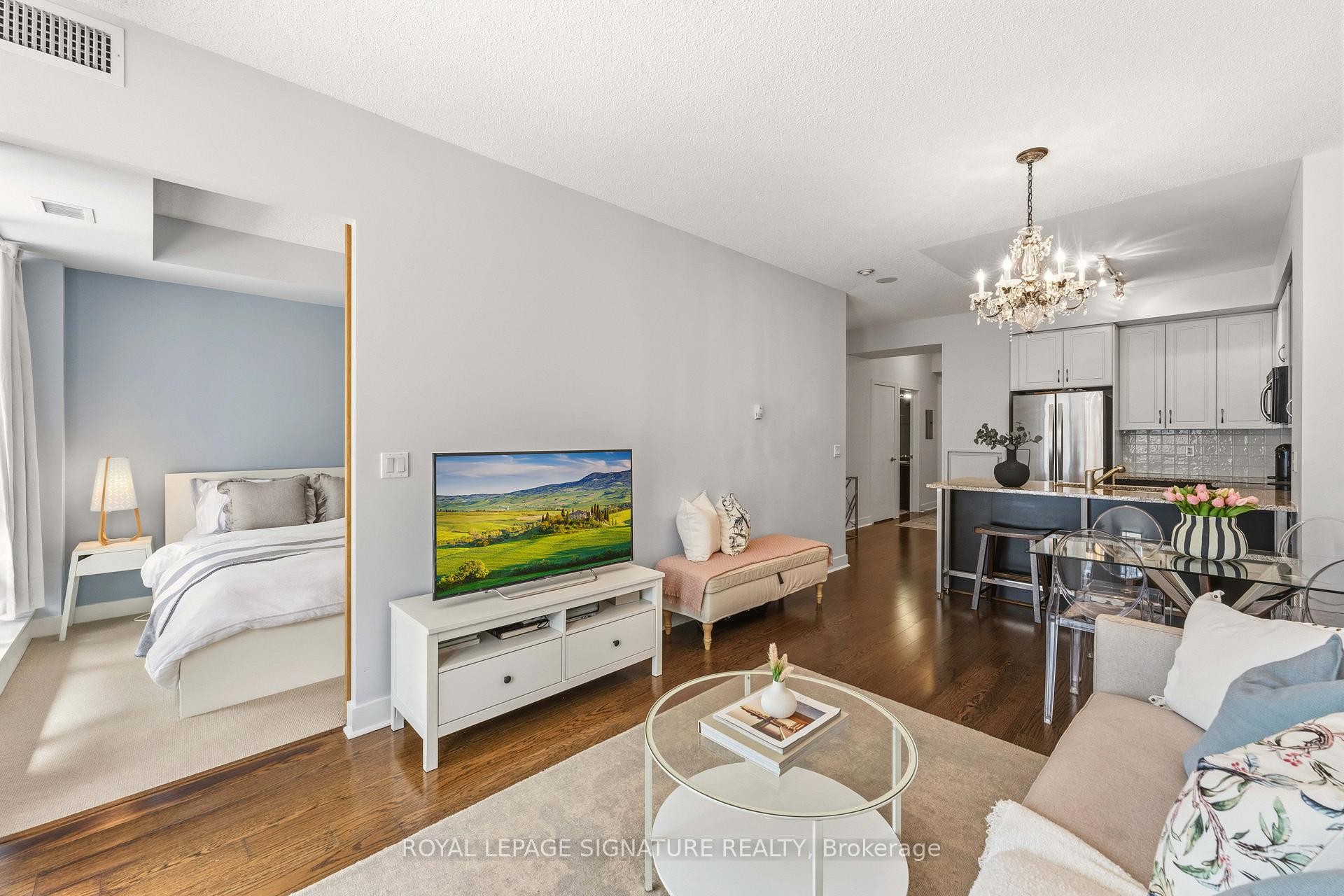 









438


King

Street West, 712,
Toronto,




ON
M5V 3T9

