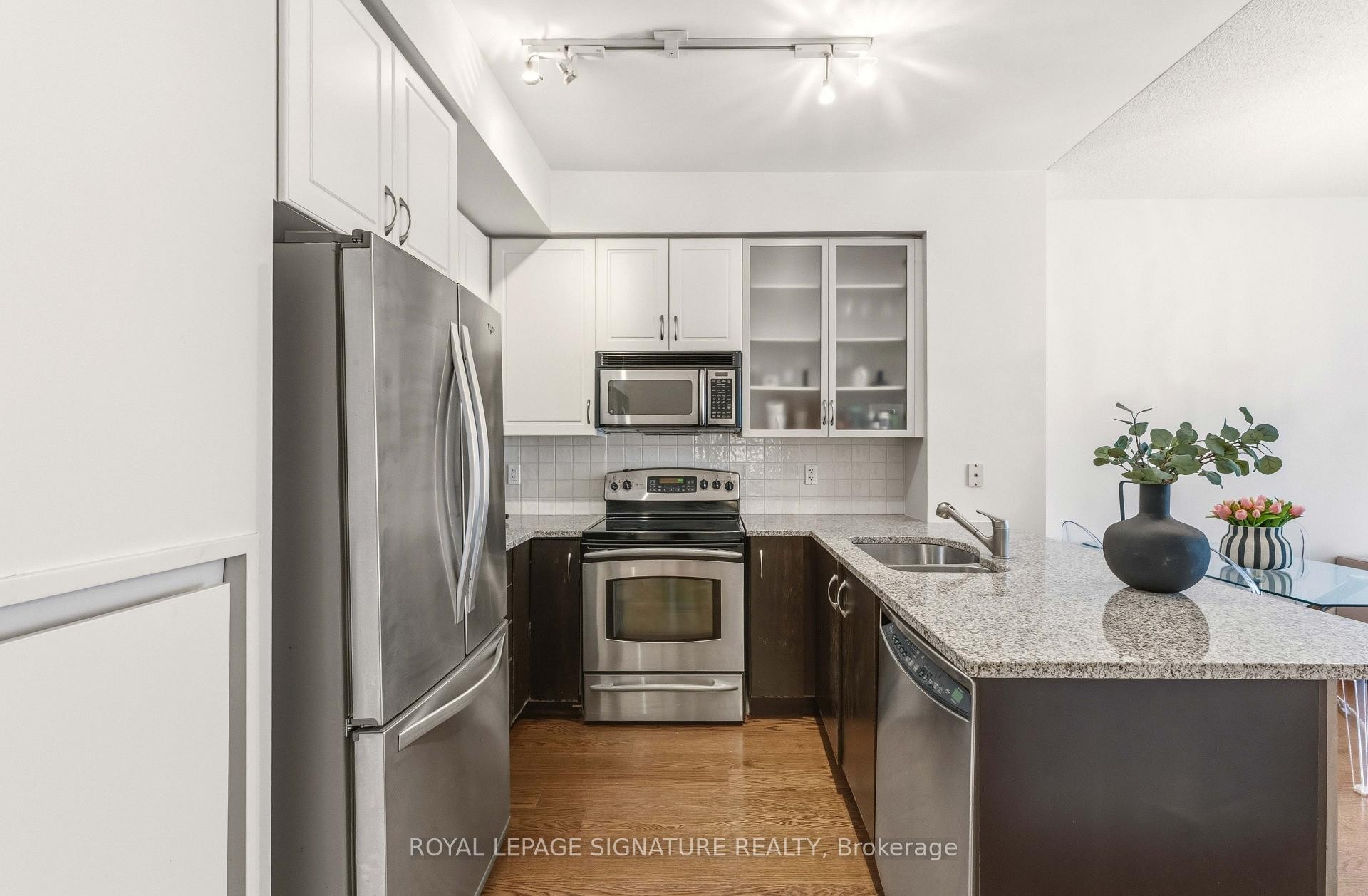 









438


King

Street West, 712,
Toronto,




ON
M5V 3T9

