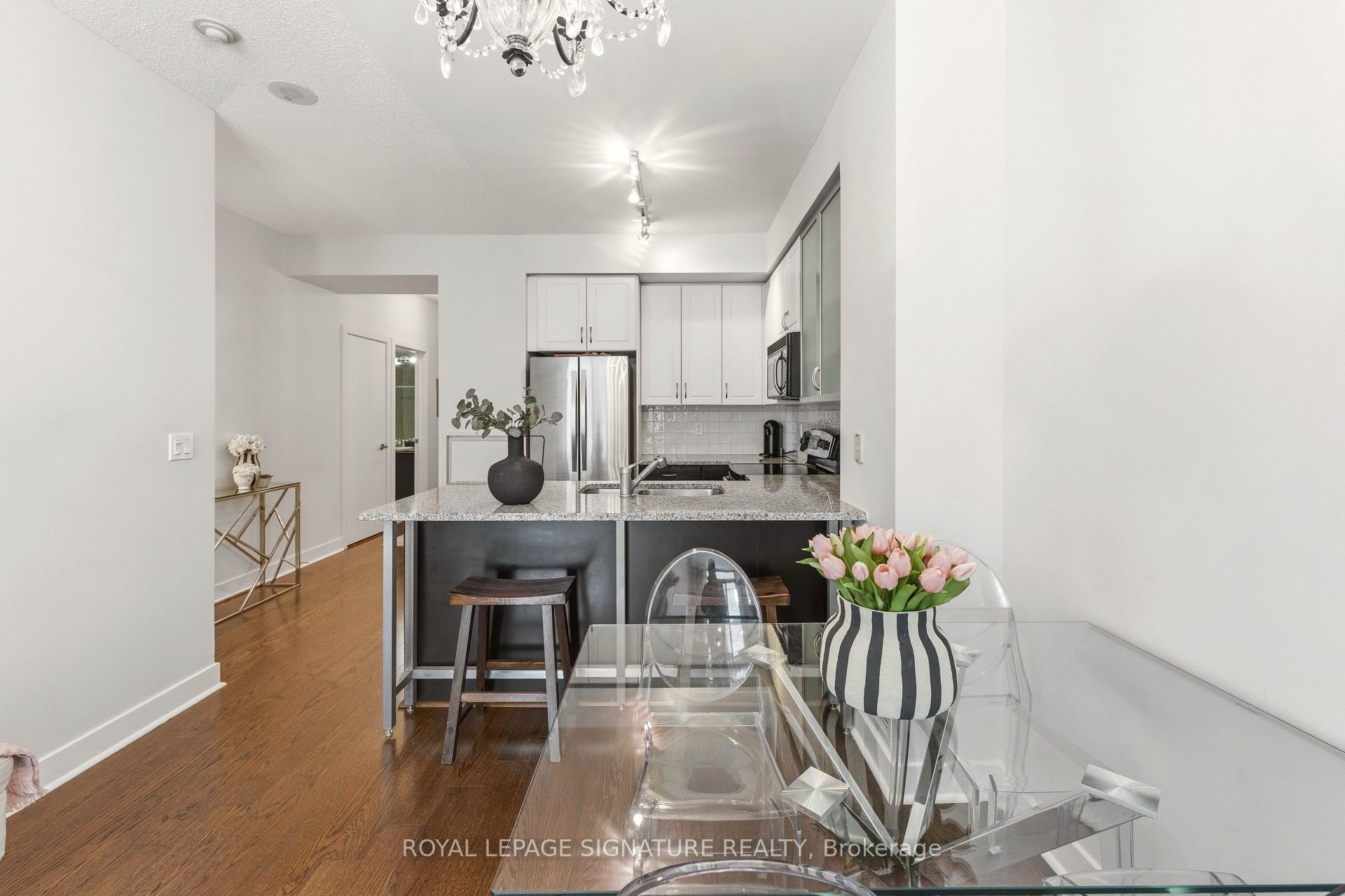 









438


King

Street West, 712,
Toronto,




ON
M5V 3T9

