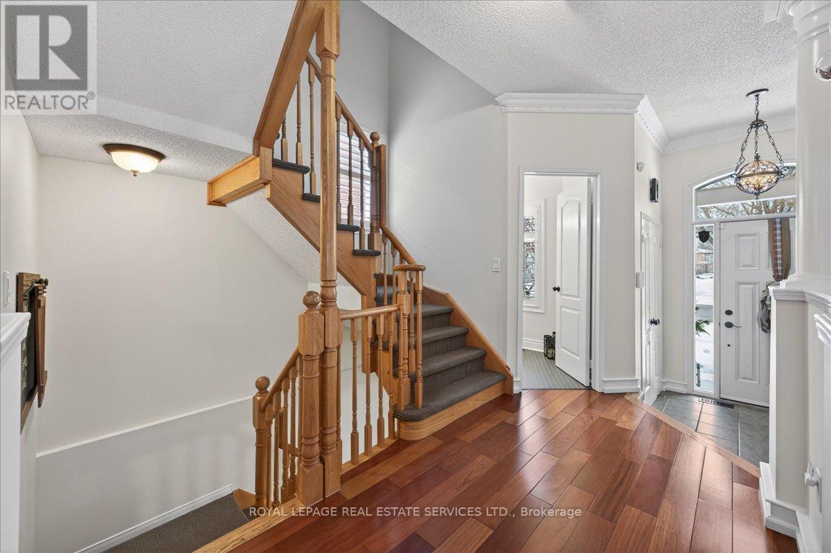 












519 RIVER GLEN BOULEVARD

,
Oakville,




Ontario
L6H6N4

