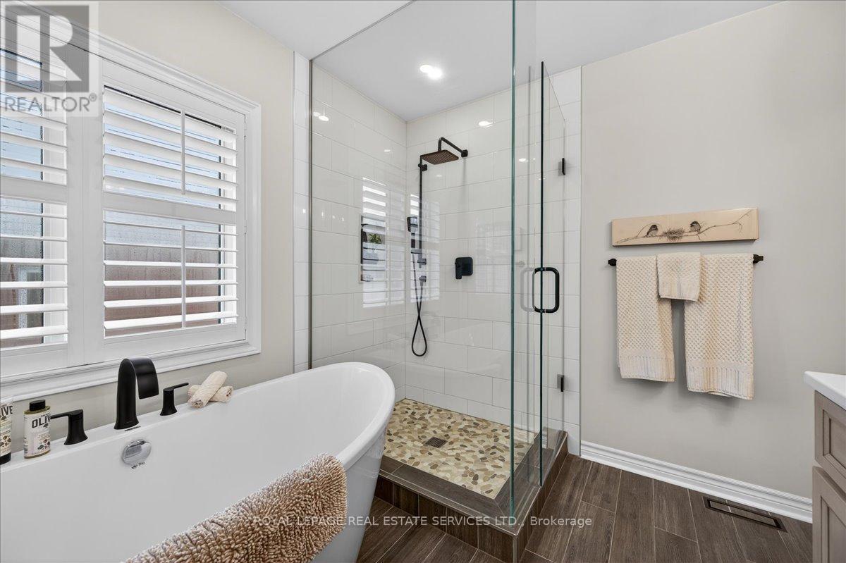 












519 RIVER GLEN BOULEVARD

,
Oakville,




Ontario
L6H6N4

