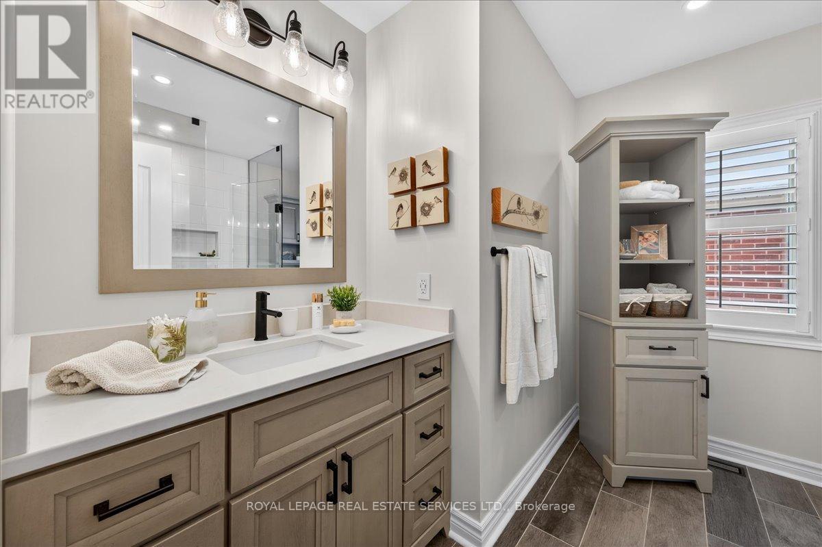 












519 RIVER GLEN BOULEVARD

,
Oakville,




Ontario
L6H6N4

