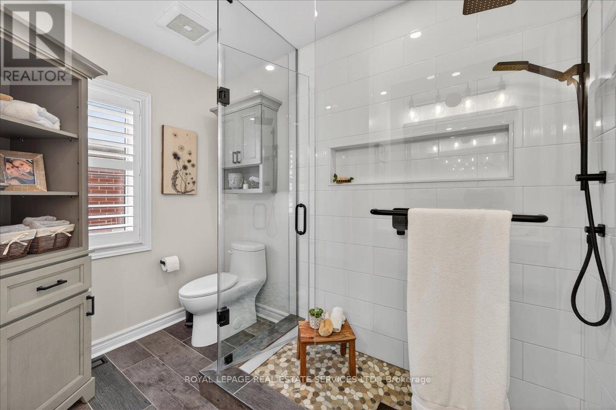 












519 RIVER GLEN BOULEVARD

,
Oakville,




Ontario
L6H6N4

